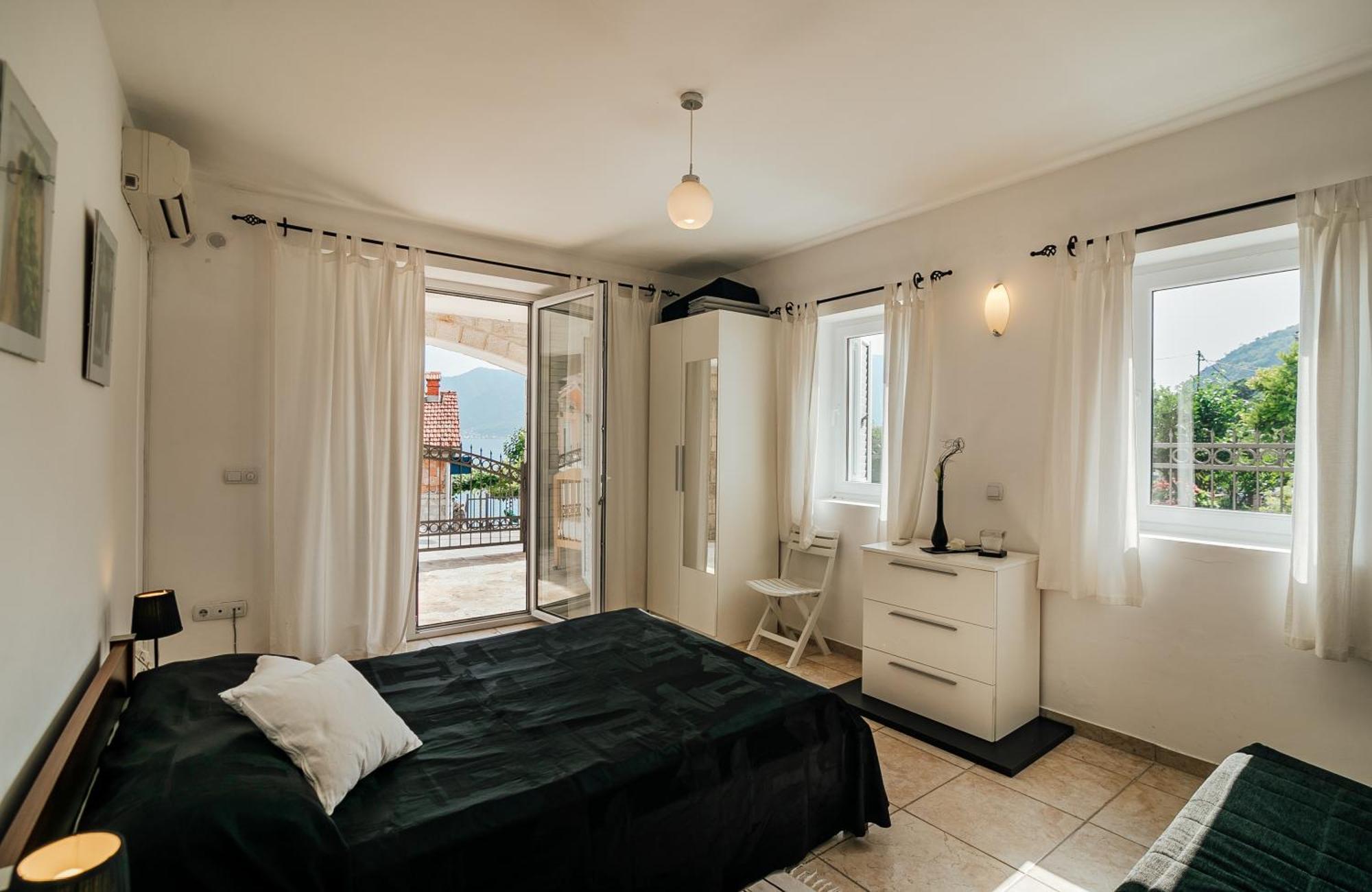Holiday Home Amanda Hollick Котор Экстерьер фото