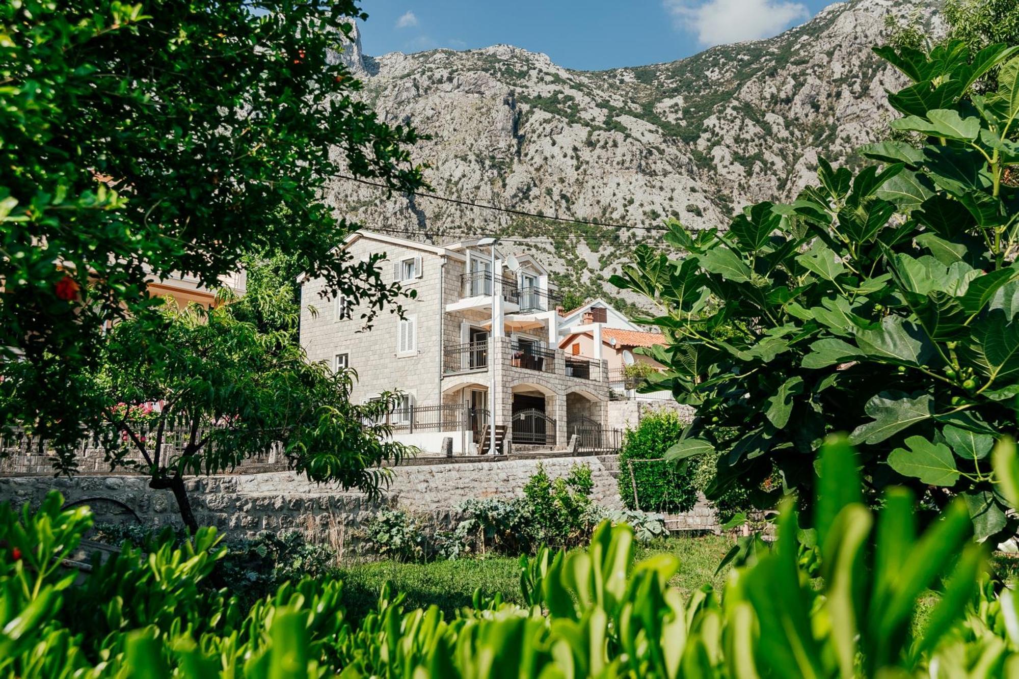 Holiday Home Amanda Hollick Котор Экстерьер фото