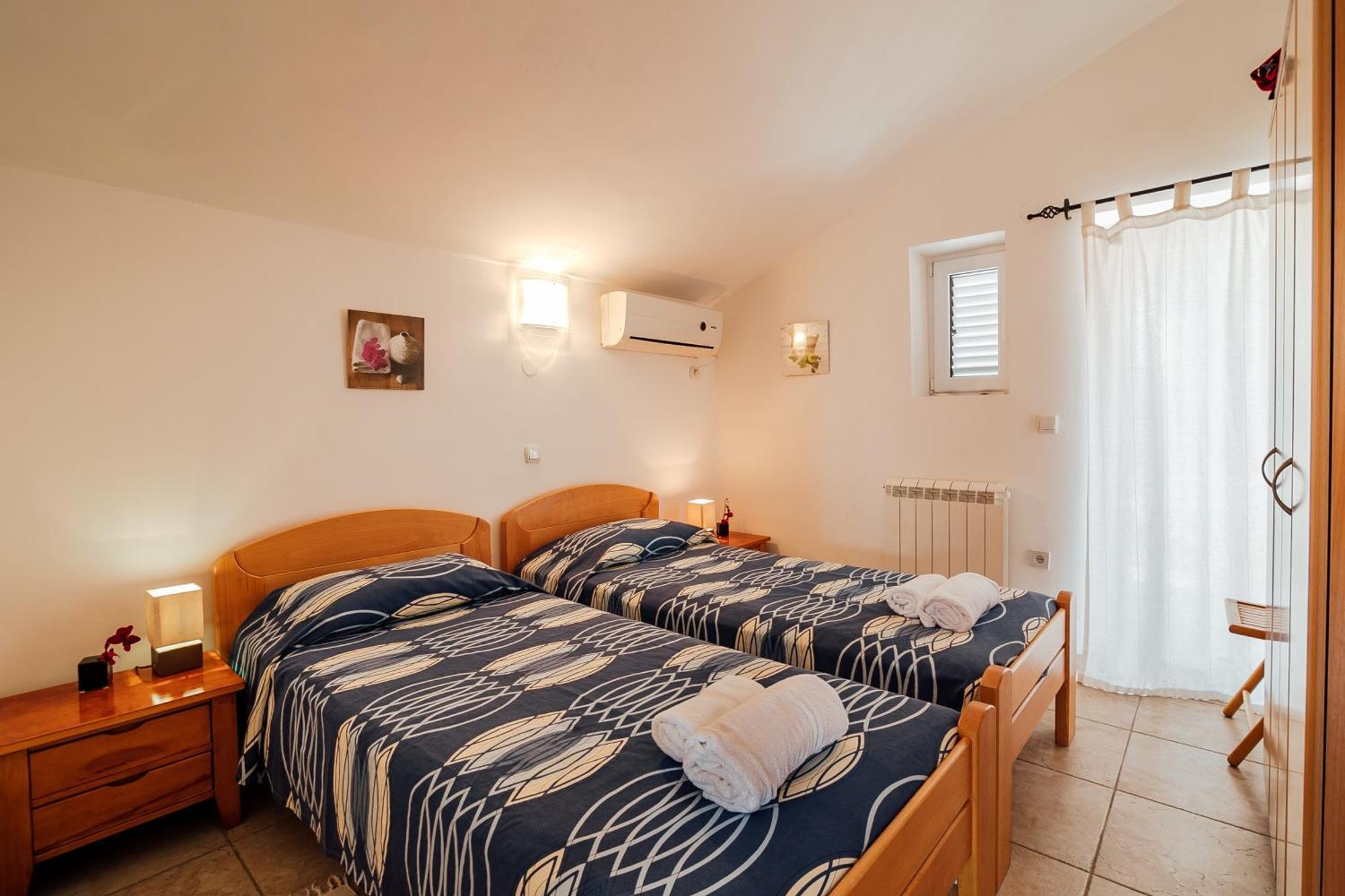 Holiday Home Amanda Hollick Котор Экстерьер фото