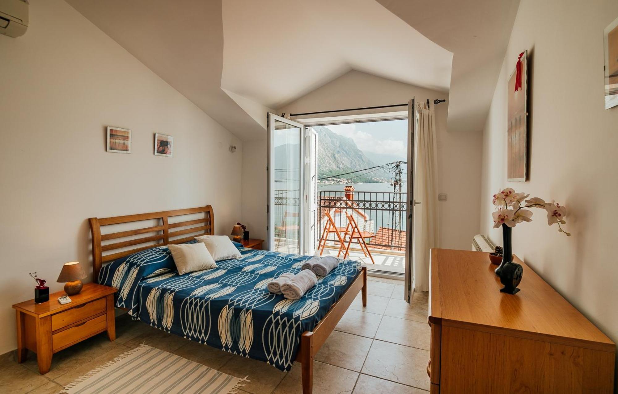 Holiday Home Amanda Hollick Котор Экстерьер фото