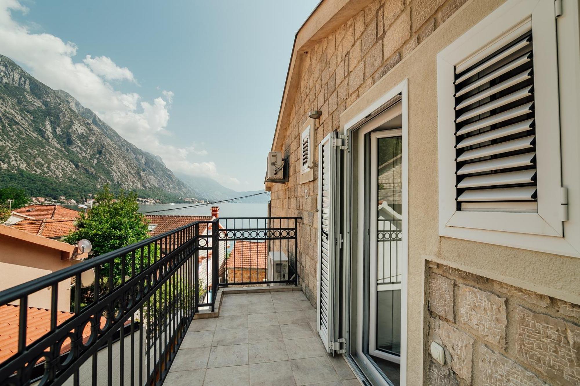 Holiday Home Amanda Hollick Котор Экстерьер фото