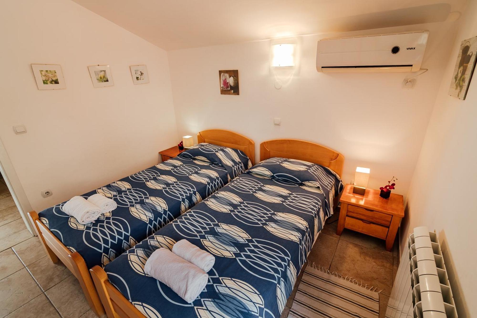 Holiday Home Amanda Hollick Котор Экстерьер фото