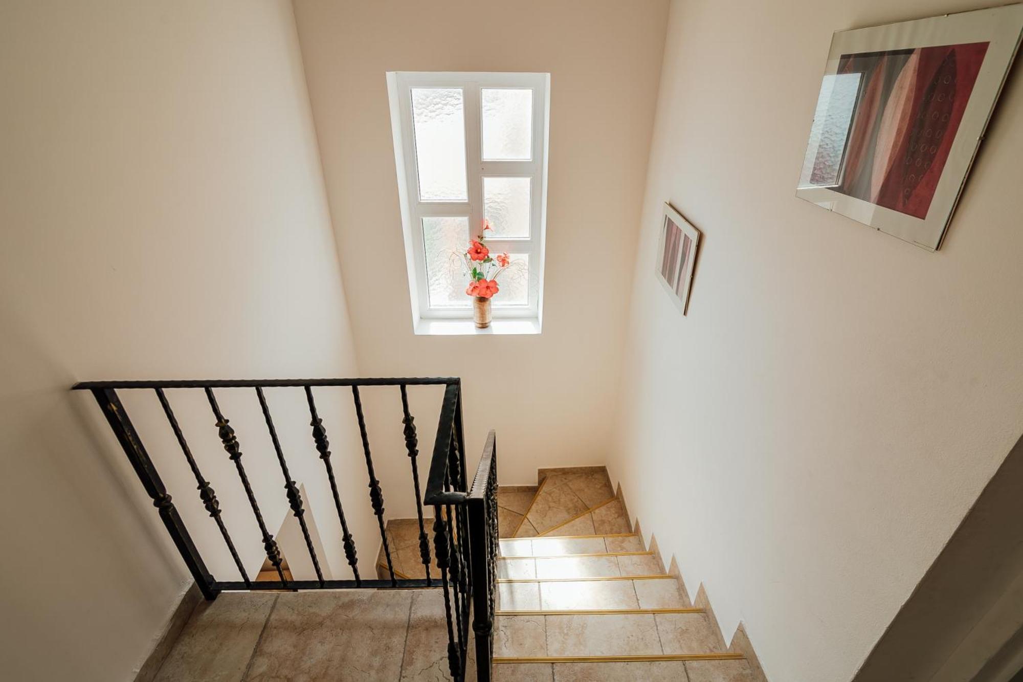 Holiday Home Amanda Hollick Котор Экстерьер фото