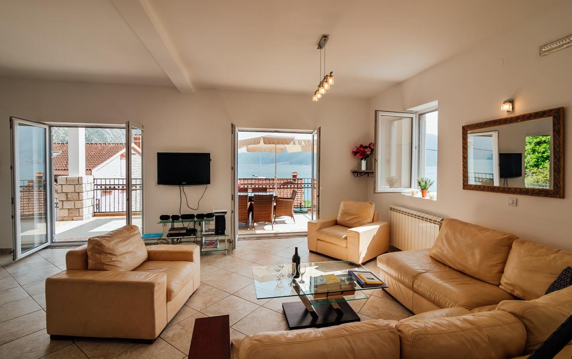 Holiday Home Amanda Hollick Котор Экстерьер фото